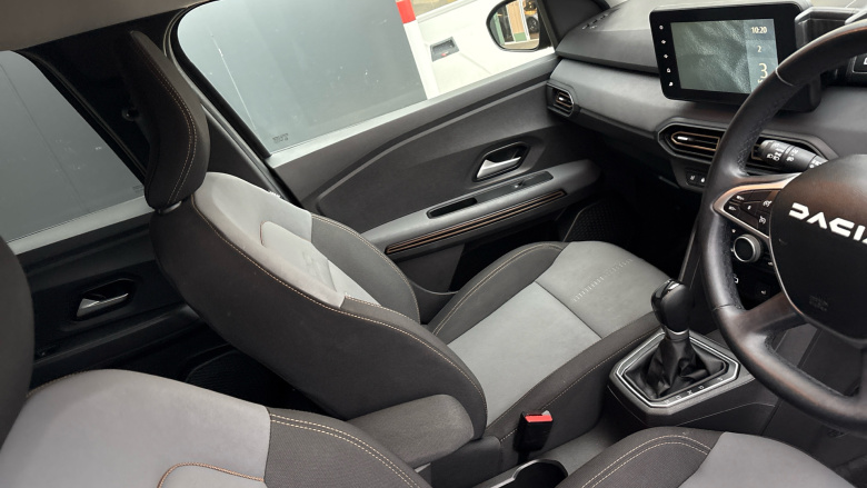 Dacia Jogger 1.6 HEV Extreme 5dr Auto Hybrid Estate